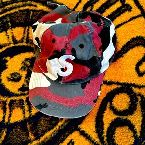 Supreme burgundy camouflage cap